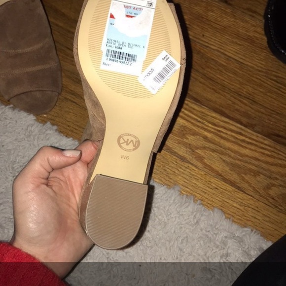 Michael Khors NEW Brown Heels - Picture 3 of 5